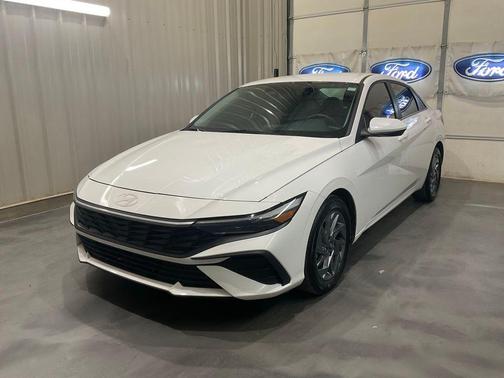 White 2024 Hyundai ELANTRA SEL