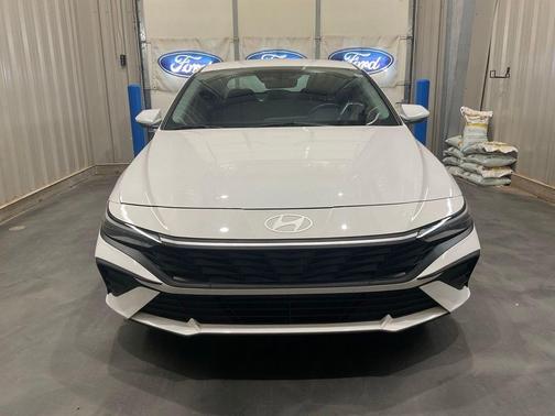 White 2024 Hyundai ELANTRA SEL