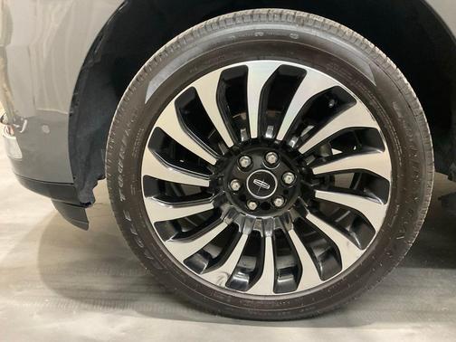 Dark Gray Metallic 2022 Lincoln Navigator L Black Label