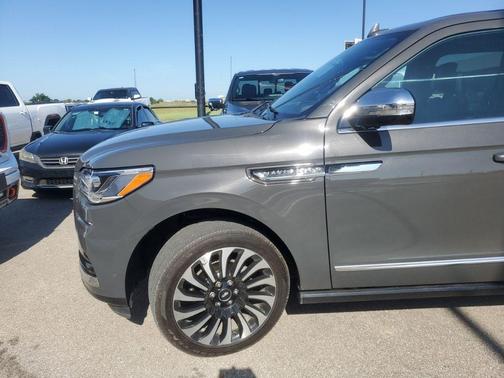 Dark Gray Metallic 2022 Lincoln Navigator L Black Label
