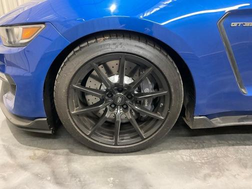 2018 Ford Shelby GT350 Base