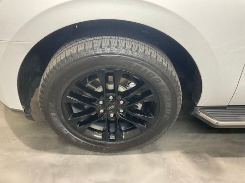 Oxford White 2022 Ford Expedition XLT