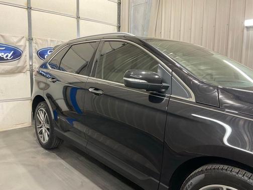 Black Metallic 2022 Ford Edge Titanium