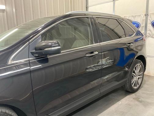 Black Metallic 2022 Ford Edge Titanium