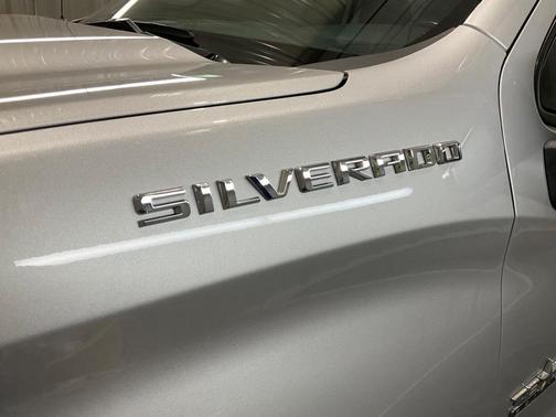 Photo 3 of 20 of 2021 Chevrolet Silverado 1500 RST