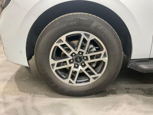 Silver Metallic 2025 Ford Expedition Active