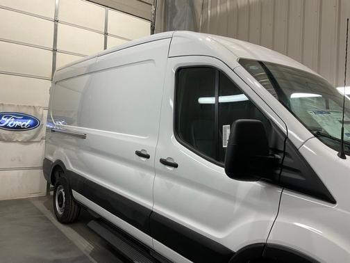 2026 Ford Transit-250 148 WB Medium Roof Cargo