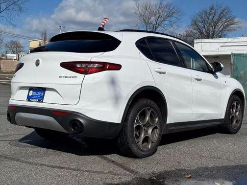 2022 Alfa Romeo Stelvio Ti