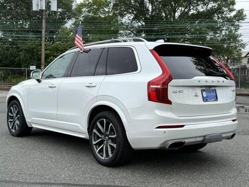 2016 Volvo XC90 T6 Momentum