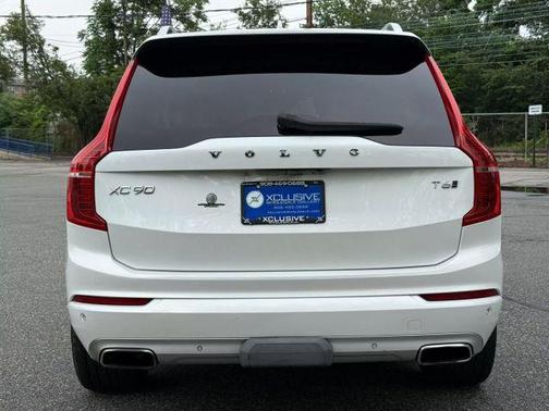2016 Volvo XC90 T6 Momentum