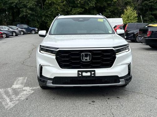 Platinum White Pearl 2024 Honda Pilot Touring 8-Passenger