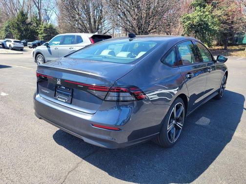 Meteorite Gray Metallic 2026 Honda Accord SE