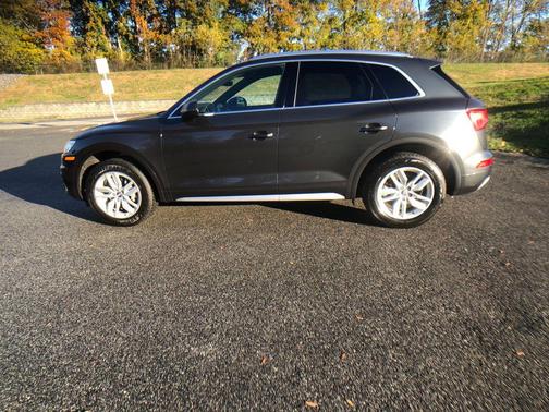 2020 Audi Q5 45 Titanium Prestige
