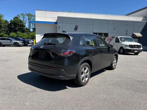 Crystal Black Pearl 2024 Honda HR-V LX