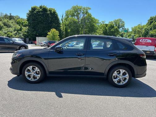 Crystal Black Pearl 2024 Honda HR-V LX