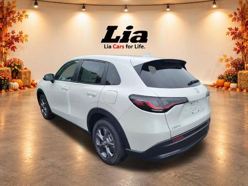 Platinum White Pearl 2027 Honda HR-V LX