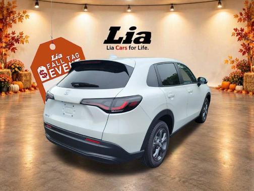 Platinum White Pearl 2027 Honda HR-V LX