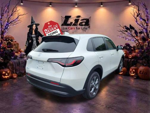 Platinum White Pearl 2027 Honda HR-V LX