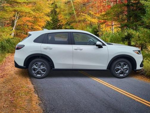 Platinum White Pearl 2027 Honda HR-V LX