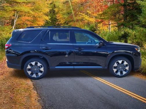 Crystal Black Pearl 2026 Honda Pilot Touring 8-Passenger