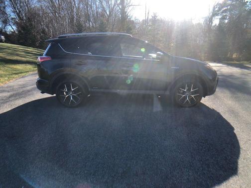 2017 Toyota RAV4 Hybrid SE