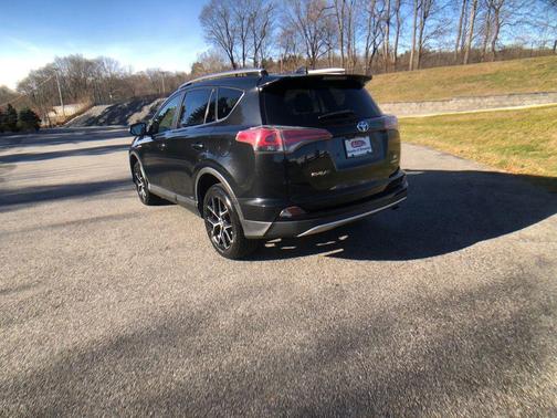 2017 Toyota RAV4 Hybrid SE