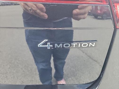 2022 Volkswagen Tiguan 2.0T SE R-Line Black 4MOTION