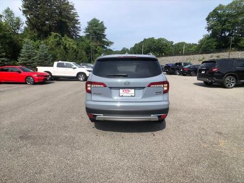 2022 Honda Pilot Touring 8-Passenger