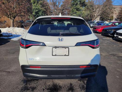 Platinum White Pearl 2026 Honda HR-V LX