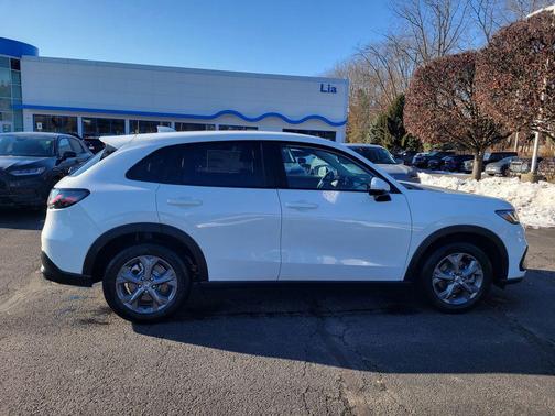 Platinum White Pearl 2026 Honda HR-V LX