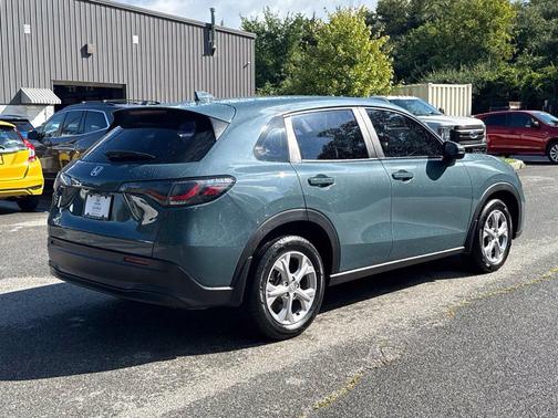 Modern Steel Metallic 2024 Honda HR-V LX