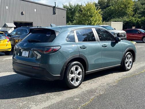Modern Steel Metallic 2024 Honda HR-V LX