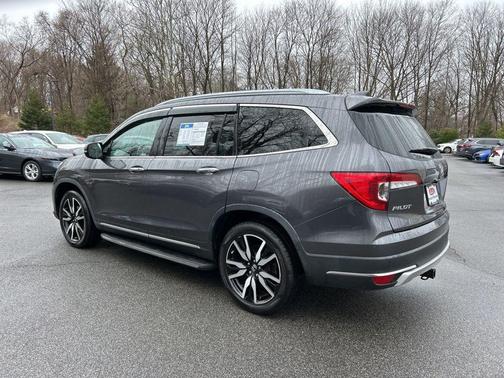 Modern Steel Metallic 2019 Honda Pilot Elite