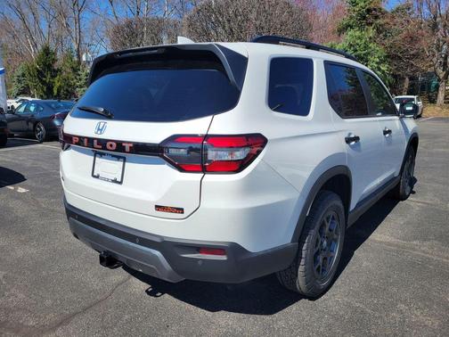 Platinum White Pearl 2026 Honda Pilot TrailSport