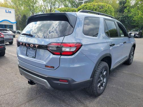 Sonic Gray Pearl 2026 Honda Pilot TrailSport