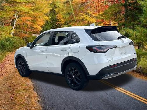 Platinum White Pearl 2024 Honda HR-V AWD Sport