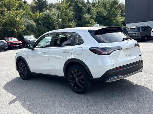 Platinum White Pearl 2024 Honda HR-V AWD Sport