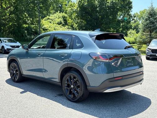 Nordic Forest Pearl 2024 Honda HR-V AWD Sport