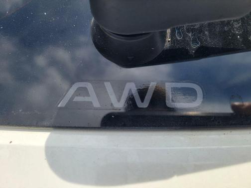 Platinum White Pearl 2026 Honda HR-V LX
