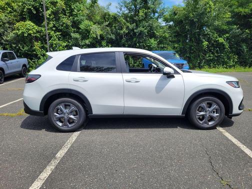 Platinum White Pearl 2026 Honda HR-V LX