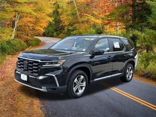 Crystal Black Pearl 2024 Honda Pilot EX-L 7 Passenger