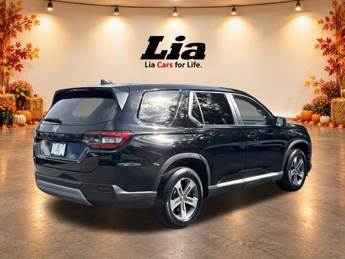 Crystal Black Pearl 2024 Honda Pilot EX-L 7 Passenger