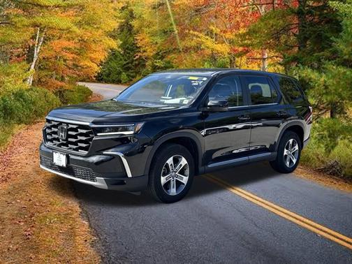 Crystal Black Pearl 2024 Honda Pilot EX-L 7 Passenger