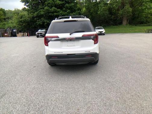 2022 GMC Acadia AWD AT4