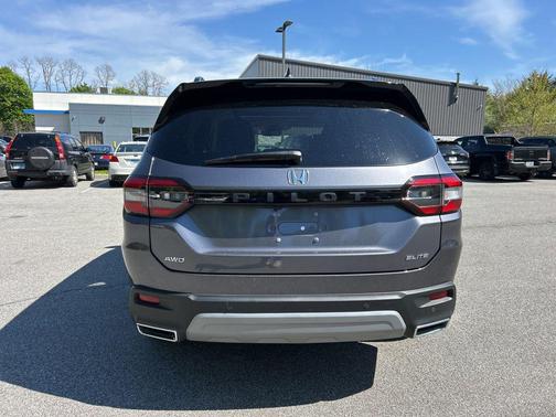 Gray 2025 Honda Pilot Elite