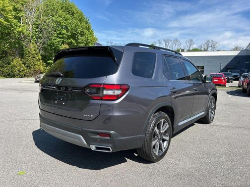 Gray 2025 Honda Pilot Elite