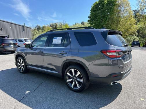Gray 2025 Honda Pilot Elite