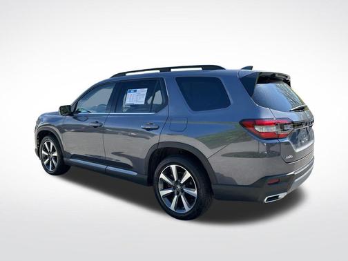 Gray 2025 Honda Pilot Elite