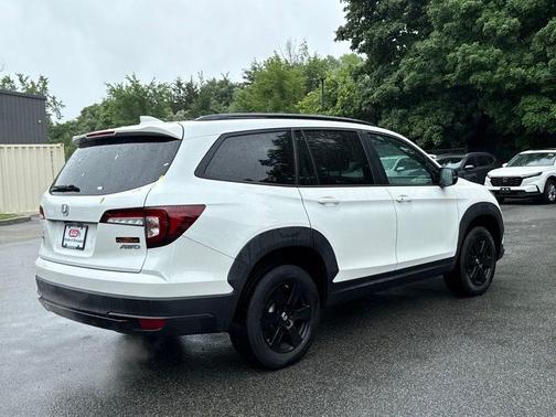 Platinum White Pearl 2022 Honda Pilot AWD TrailSport