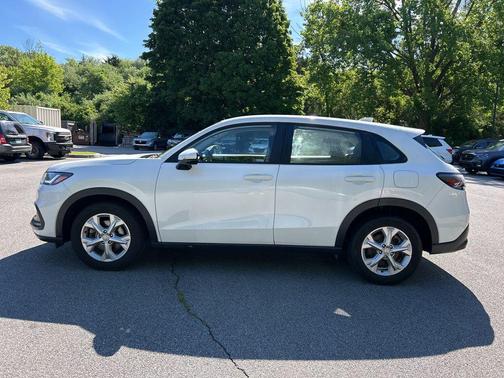 Platinum White Pearl 2024 Honda HR-V LX